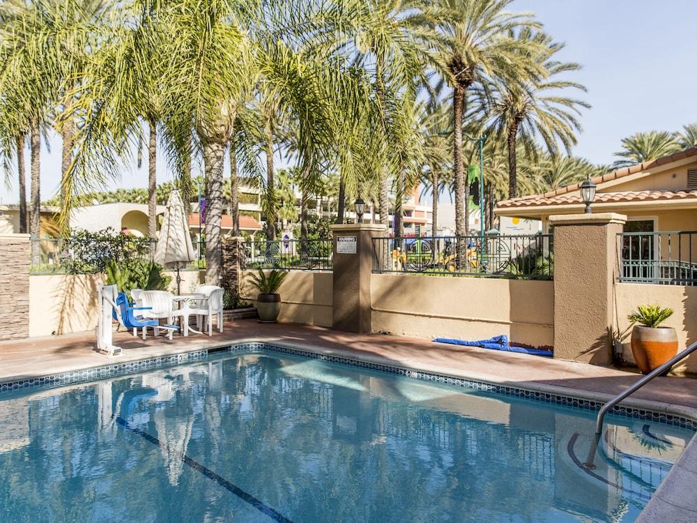 Anaheim Islander Inn And Suites Near Park And Convention Center Экстерьер фото