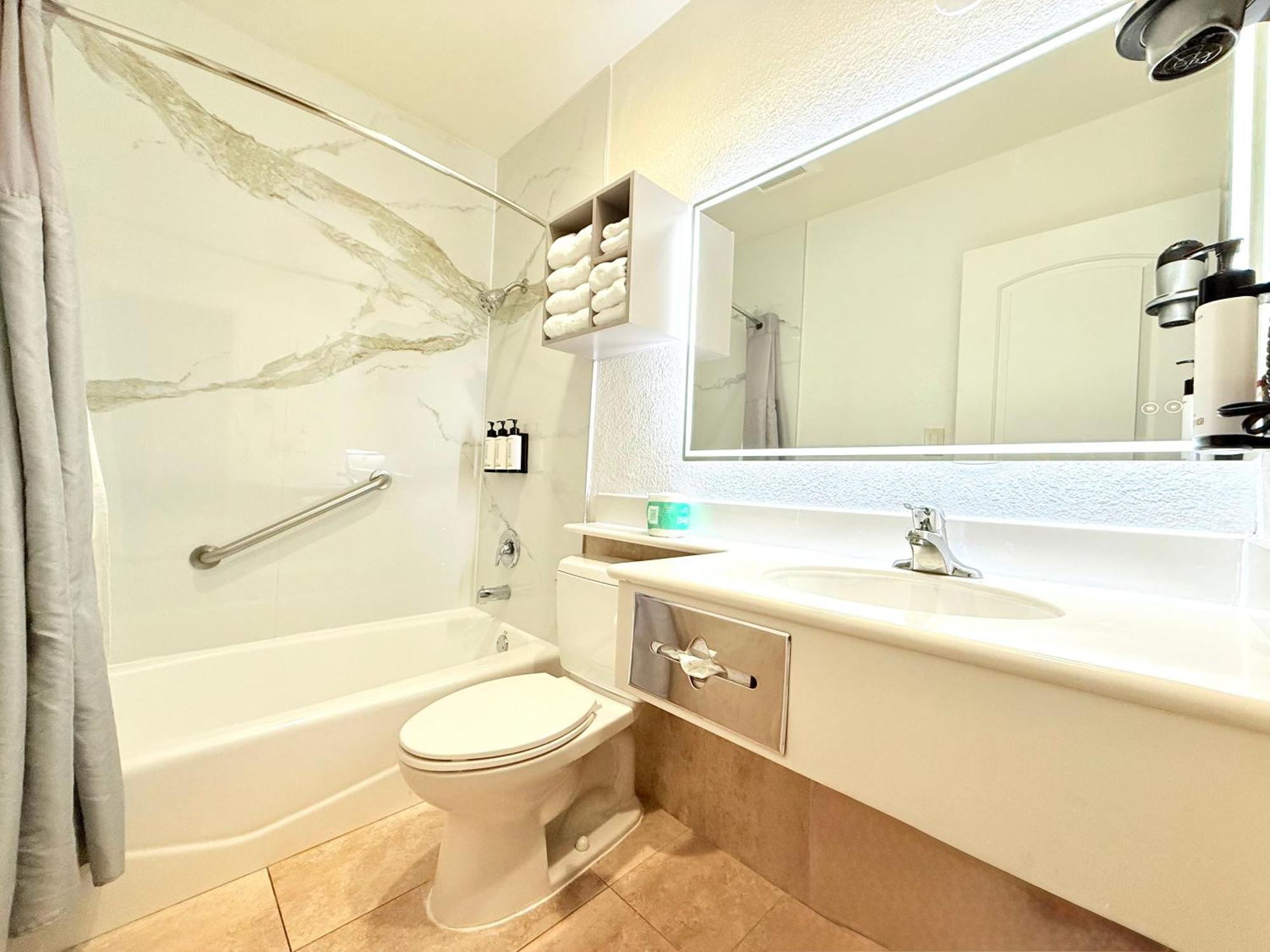 Anaheim Islander Inn And Suites Near Park And Convention Center Экстерьер фото