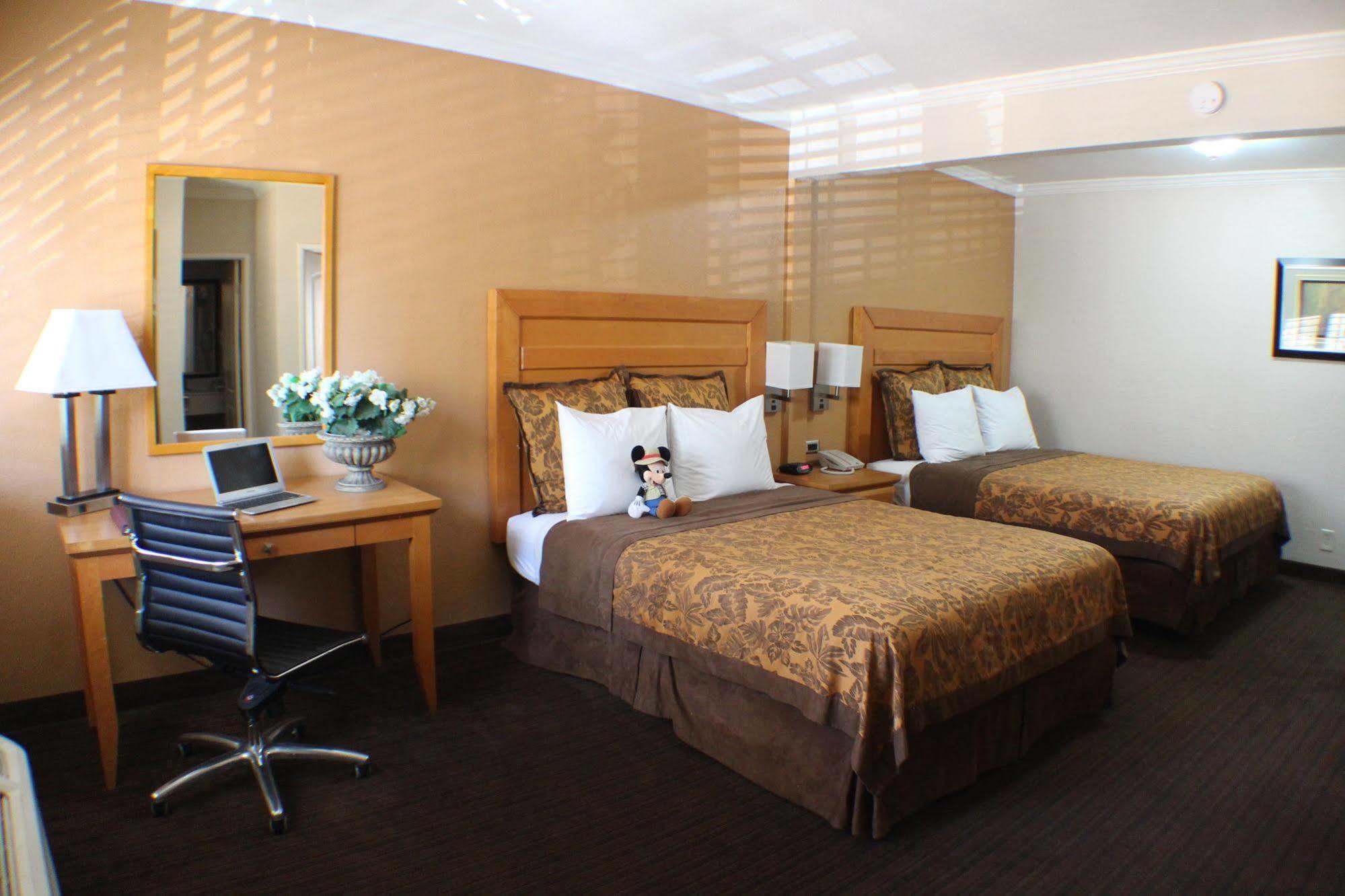 Anaheim Islander Inn And Suites Near Park And Convention Center Экстерьер фото