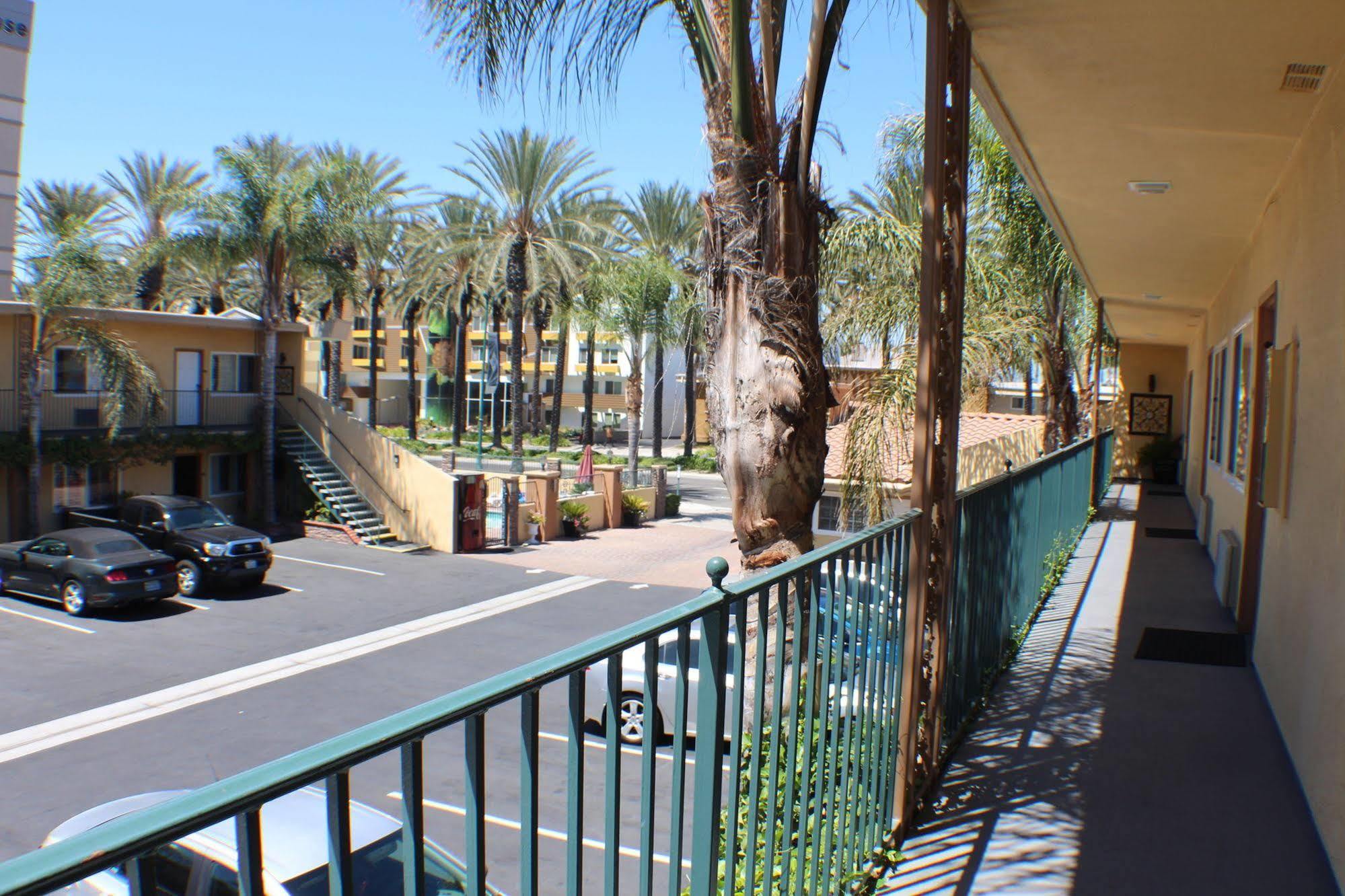 Anaheim Islander Inn And Suites Near Park And Convention Center Экстерьер фото